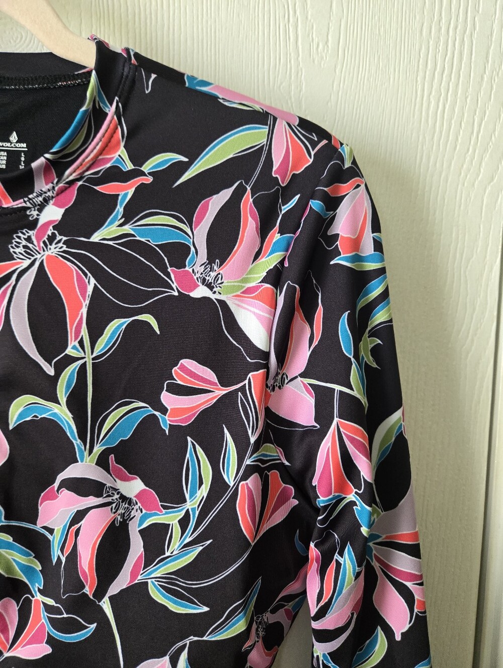 Volcom Rashguard Surf Suit - Picture 3 of 11